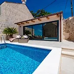 Luigi With A Pool Villa