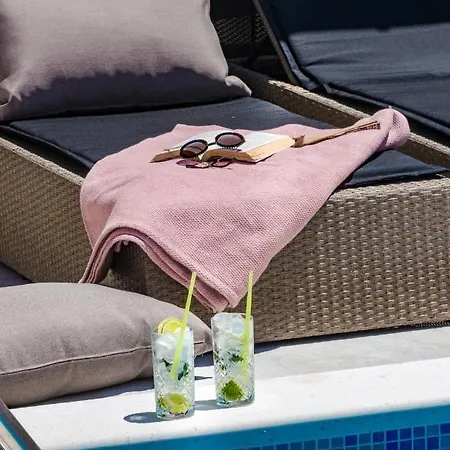 别墅 Luigi With A Pool